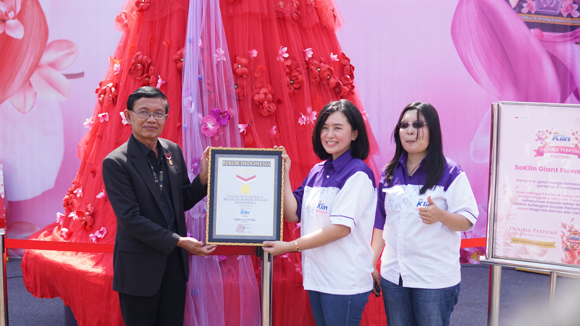 Jakarta, 06 Jan 2020 - Yayasan Wings Peduli Kasih meringankan beban para pengungsi korban banjir Jabodetabek yang terjadi pada awal tahun 2020