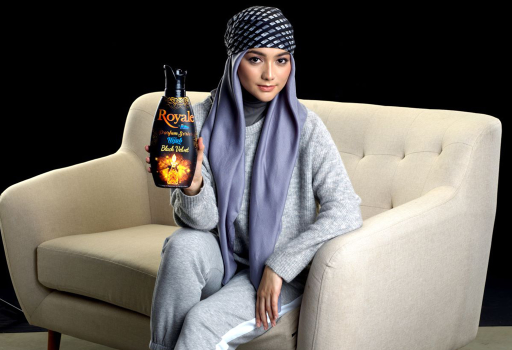 Brand Ambassador Royale Hijab Black Velvet Citra Kirana Jakarta, 06 Jan 2020 - Yayasan Wings Peduli Kasih meringankan beban para pengungsi korban banjir Jabodetabek yang terjadi pada awal tahun 2020